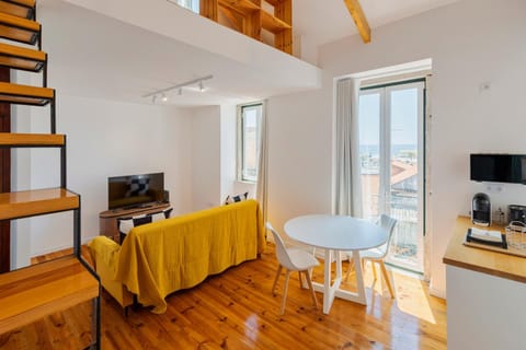 TV and multimedia, Living room, Dining area, microwave