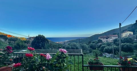 Il Poggio nel verde Apartment in Varazze