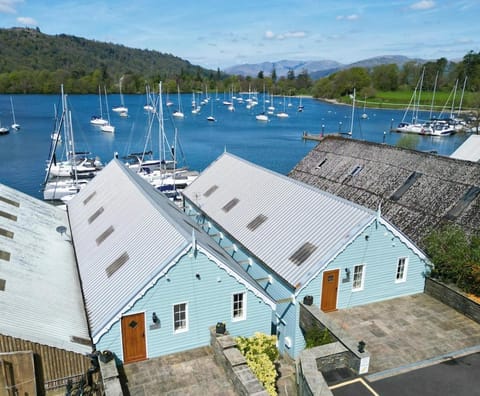 Osprey Boathouse - Luxury Lakeside retreat Apartment in Bowness-on-Windermere