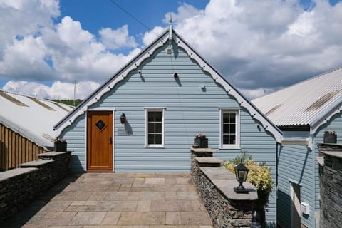 Osprey Boathouse - Luxury Lakeside retreat Apartment in Bowness-on-Windermere