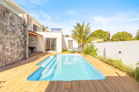 Swimming pool, sunbed