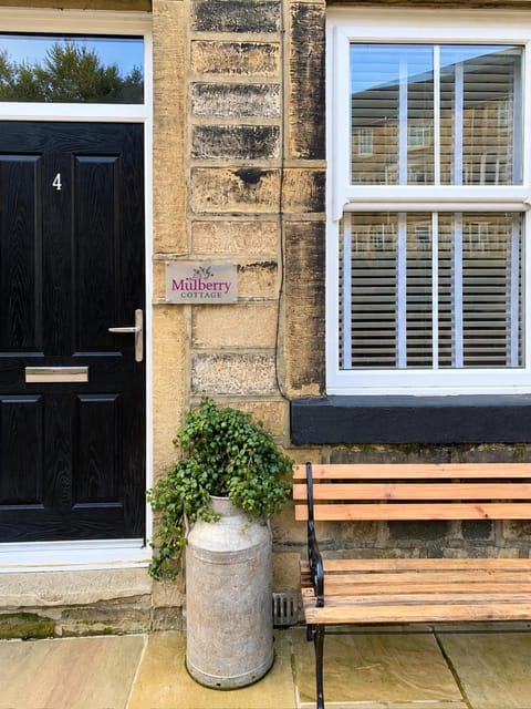 Property building, Facade/entrance, Property logo or sign, Neighbourhood, Seating area