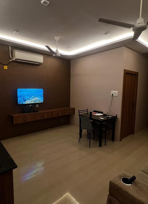 TV and multimedia, Living room, Seating area, Dining area, air conditioner