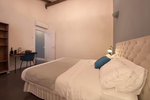 Big apartment with private courtyard Apartment in San Marco