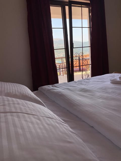 Bed, Balcony/Terrace, Bedroom