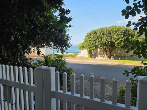 Property building, Day, Neighbourhood, Sea view