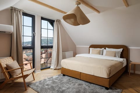 Bed, Balcony/Terrace, Bedroom