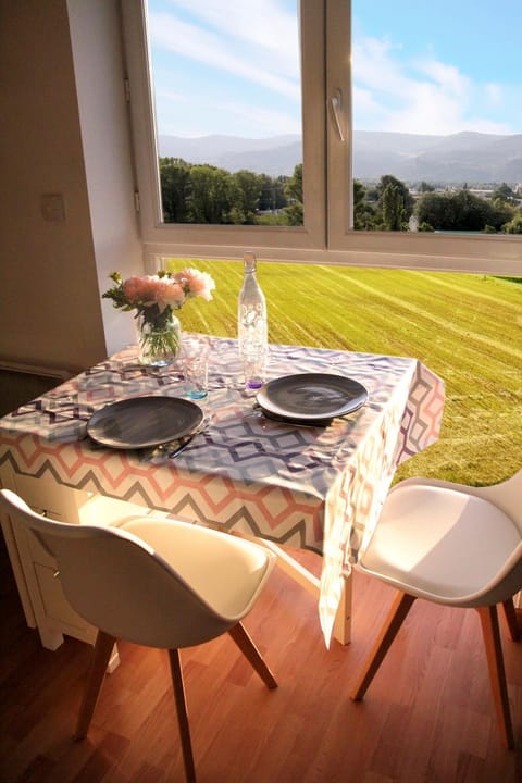Day, Natural landscape, Dining area, Mountain view