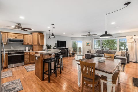 Kitchen or kitchenette, Living room, Dining area