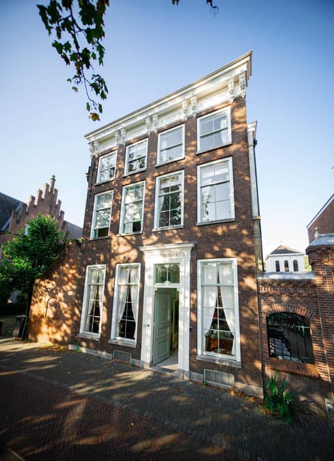 Property building, Day