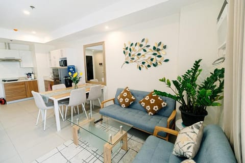 TV and multimedia, Kitchen or kitchenette, Living room, Seating area, Dining area, oven