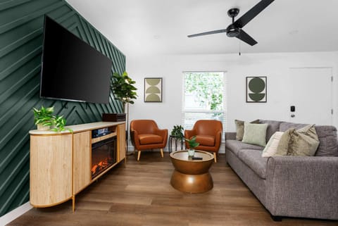 Prime Location Near Zilker Park & SoCo Chic House in Austin