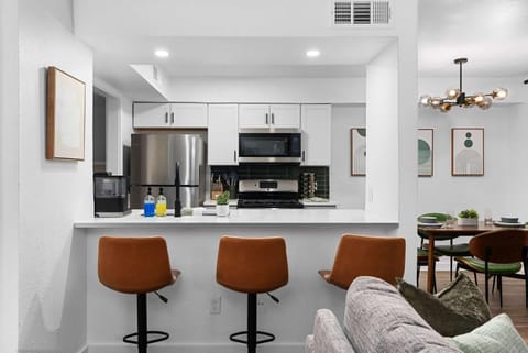 Prime Location Near Zilker Park & SoCo Chic House in Austin