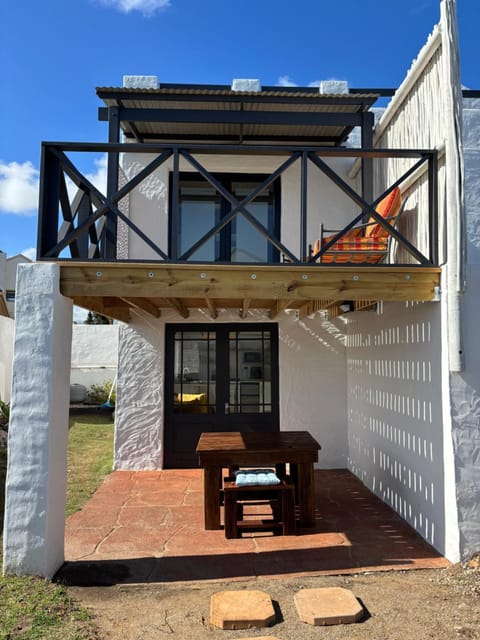 Property building, Patio, Balcony/Terrace
