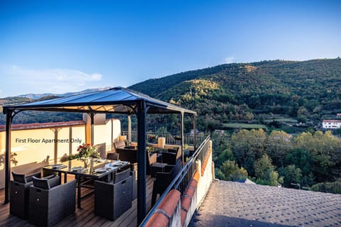 Natural landscape, Balcony/Terrace, Dining area, Mountain view