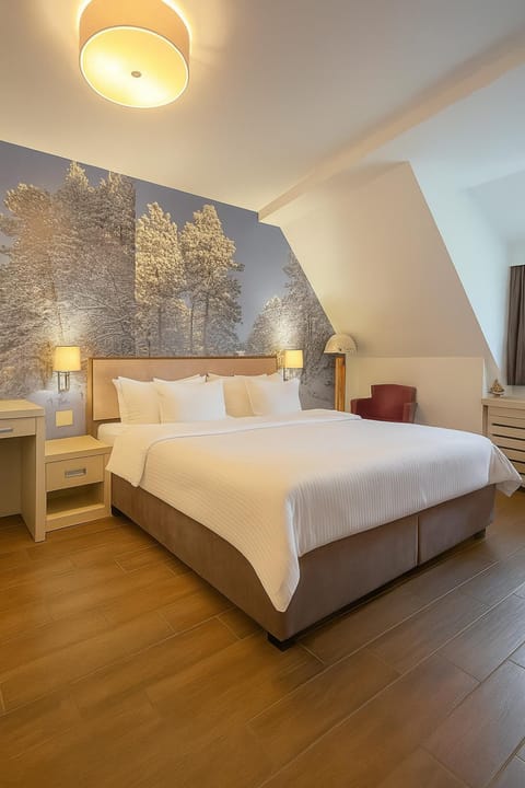 Bed, Living room, Bedroom