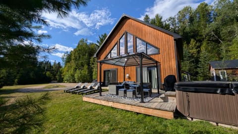 Hot Tub, Balcony/Terrace, Seating area, Dining area, sunbed