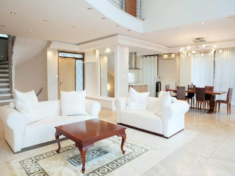 Royal Luxury Villa by AKTIS VILLAS Villa in Halkidiki