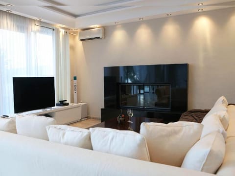 Royal Luxury Villa by AKTIS VILLAS Villa in Halkidiki