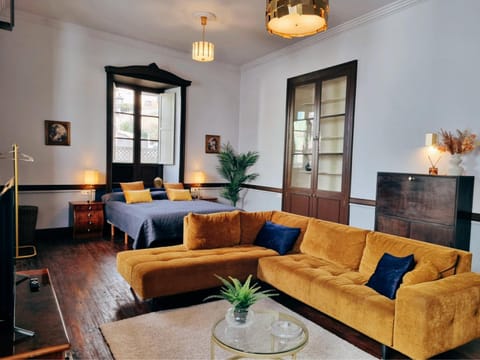 Bed, Living room