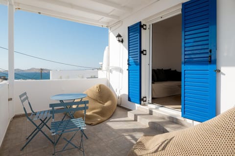 TEQUILA MARIA- PRIME LOCATION close to ALL- WALKING DISTANCE Apartment in Naousa