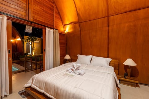 villa lumbung by adis villa, Cozy Wooden Stay, Shared pool Villa in Sukawati