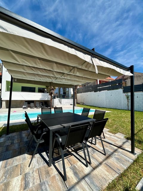 Day, View (from property/room), Swimming pool