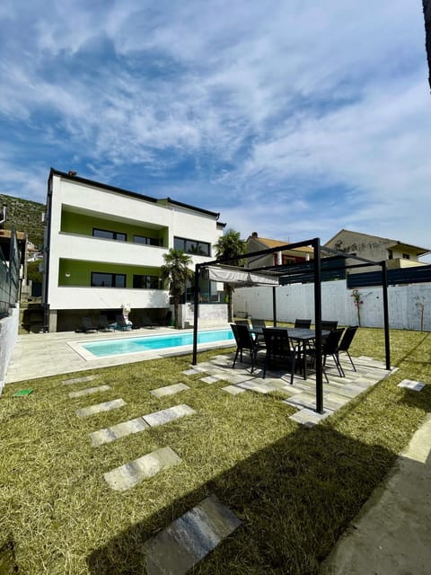 Property building, Swimming pool