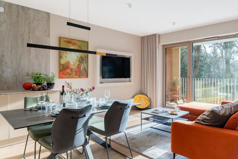 TV and multimedia, Living room, Seating area, Dining area, Evening entertainment