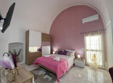 Bed, TV and multimedia, Bedroom, air conditioner