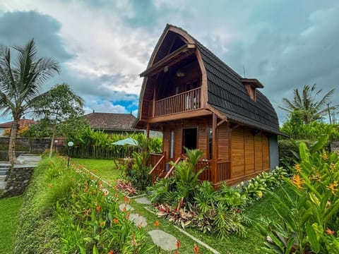 Property building, Spring, Day, Natural landscape, Garden, Garden view