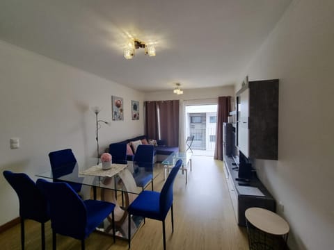 TV and multimedia, Living room, Seating area, Dining area