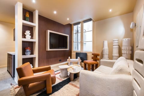 Communal lounge/ TV room, TV and multimedia, Living room, Seating area, Evening entertainment