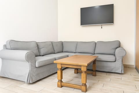 Communal lounge/ TV room, Living room, Seating area