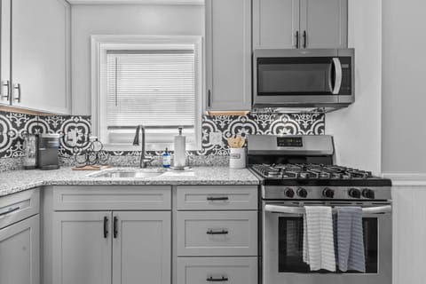 Convenient Apt Close to Downtown Apartment in Burlington