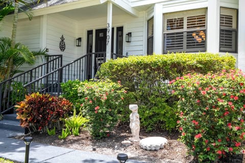 Facade/entrance, Spring, Garden, Garden view
