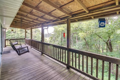 Family Home with Game Room! 1 Mi to Dale Hollow Lake House in Tennessee