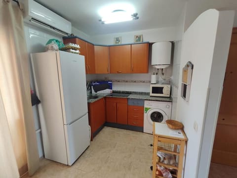 Kitchen or kitchenette, pet friendly, stove, washing machine