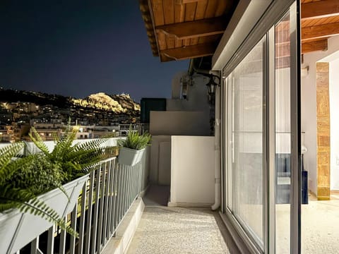 Property building, Night, View (from property/room), Balcony/Terrace