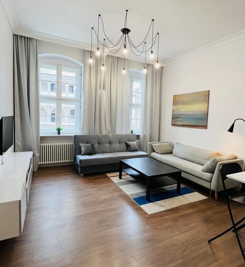Bed, TV and multimedia, Living room, Photo of the whole room, Seating area