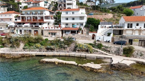 Apartments Peronja Jelsa Seafront Apartment in Dubrovnik-Neretva County