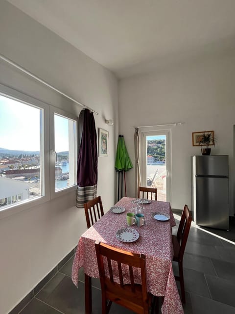 Apartments Peronja Jelsa Seafront Apartment in Dubrovnik-Neretva County