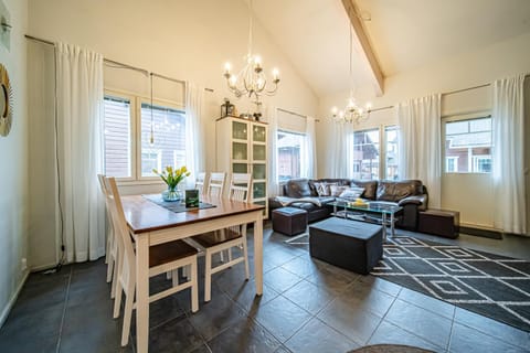 TV and multimedia, Balcony/Terrace, Living room, Dining area, fireplace, heating, internet