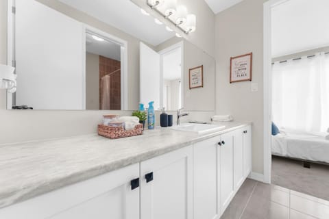 Bathroom, Bath, towels