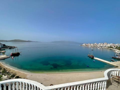 Panorama Apartment - free rooftop pool entry Apartment in Sarandë