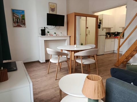 Nearby landmark, TV and multimedia, Coffee/tea facilities, Living room, Seating area, Dining area, Beach, Bedroom, bunk bed, dishwasher, microwave, oven, pet friendly, stove, wardrobe, kitchen