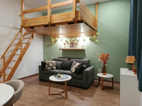 Bed, Day, TV and multimedia, Living room, Photo of the whole room, Seating area, Dining area, Bedroom, bunk bed