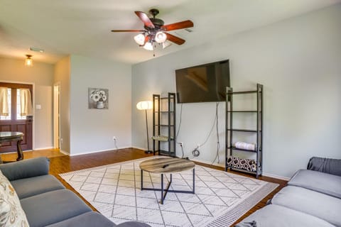 Fish and Hike Pet-Friendly Humble Home with Yard House in Humble