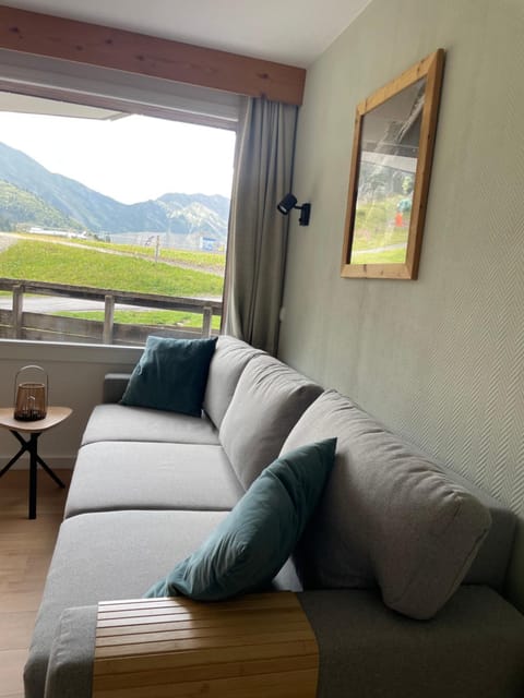 Living room, Seating area, Mountain view