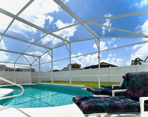 Balcony/Terrace, Pool view, Swimming pool, sunbed